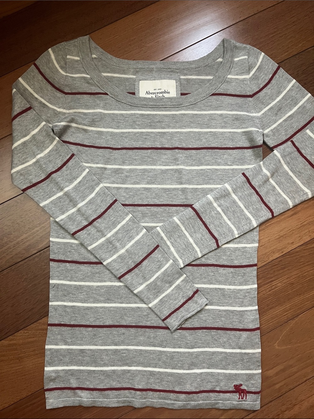 NWOT Y2K Abercrombie Moose Logo Sweater